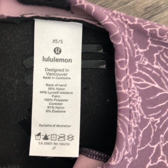 Lululemon Woman’s uplifting training gloves - Picture 6 of 7